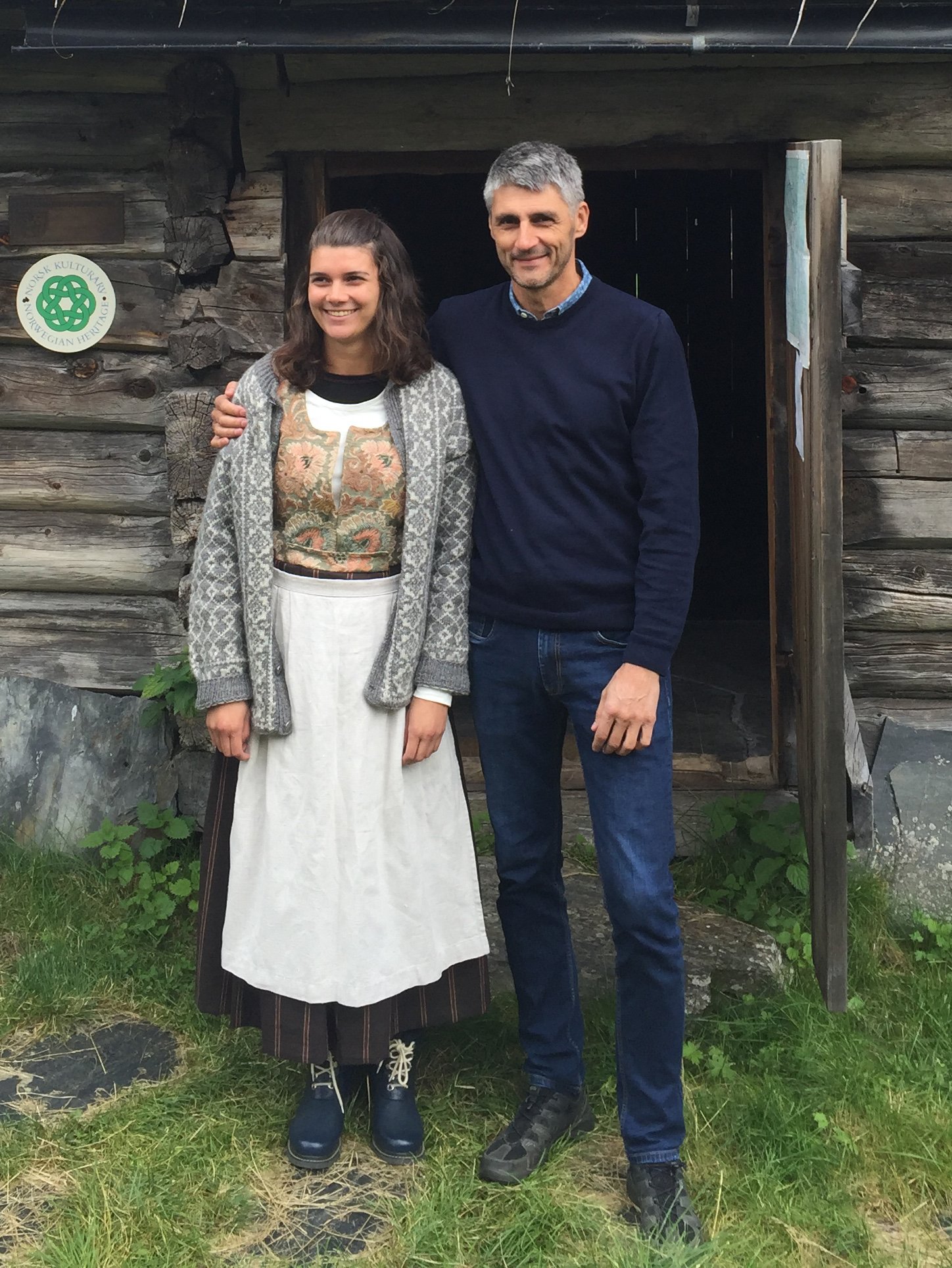 Gårdens ägare, Per Oluf Solbraa, och hans dotter, Anne Solbraa