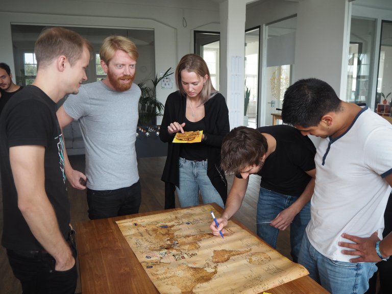 Signing the brunost-lovers map