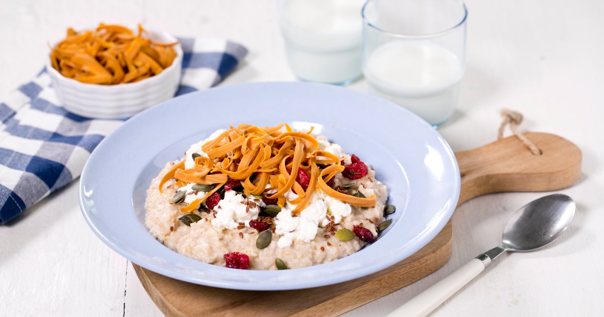 Porridge with cottage cheese and brunost
