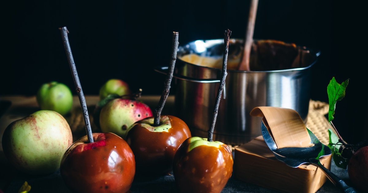 Brown Cheese Caramel Apples - UK