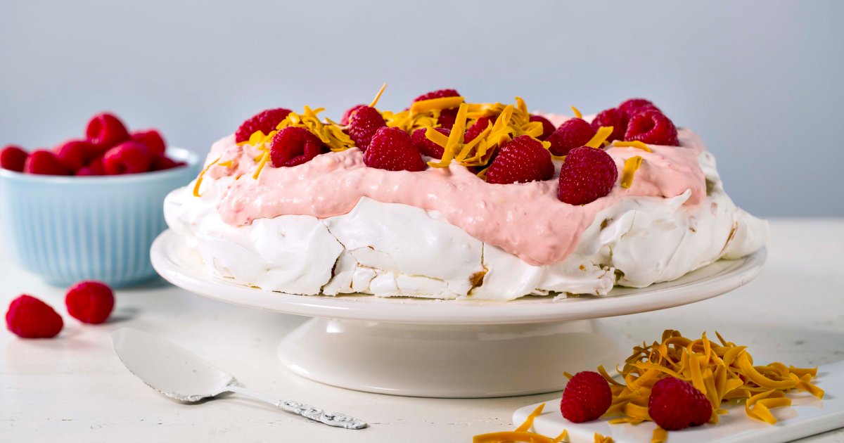 Brunost pavlova with raspberry cream - UK