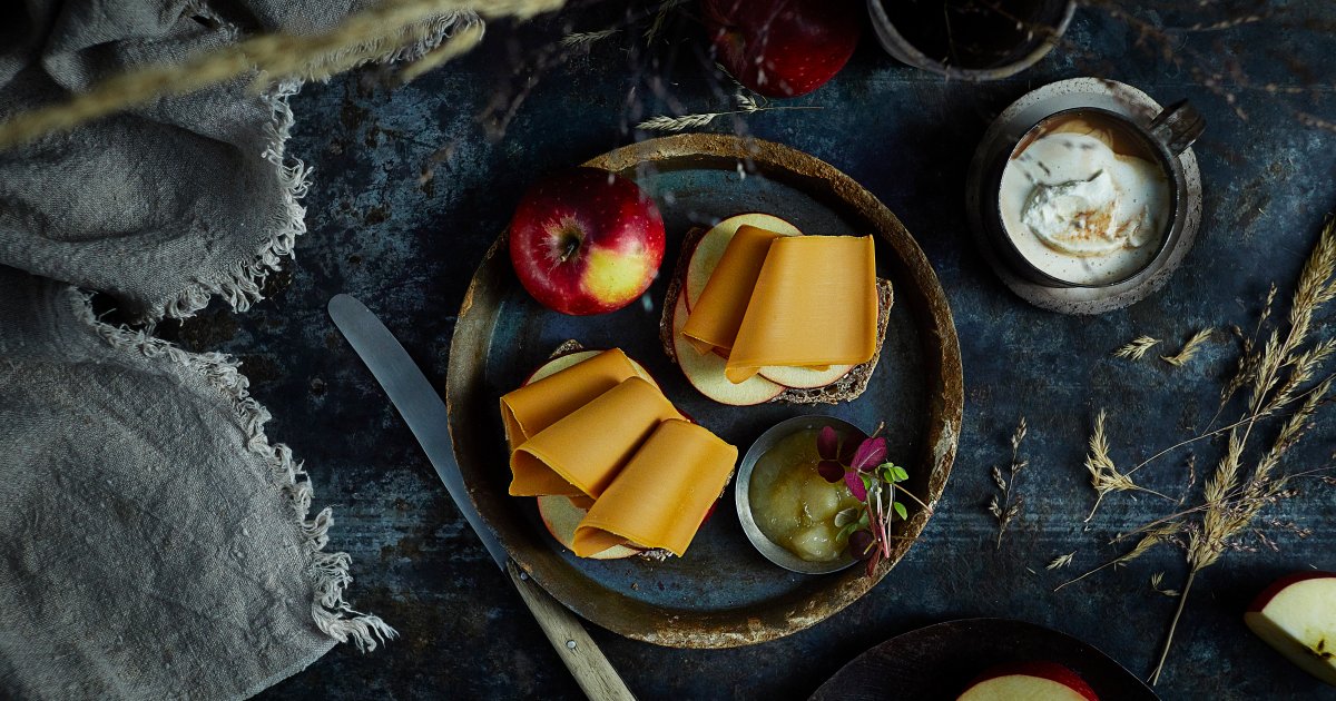 Rye bread with sliced apple, Brunost and apple jam - UK